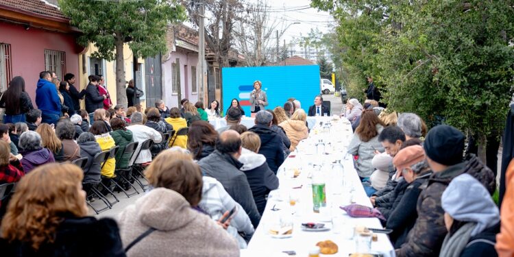 Destacan aumento de la PGU y presentan propuesta para acceder a medicamentos más económicos.