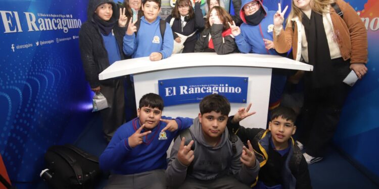 Estudiantes de Edumaster College realizan visita a Diario El Rancagüino.