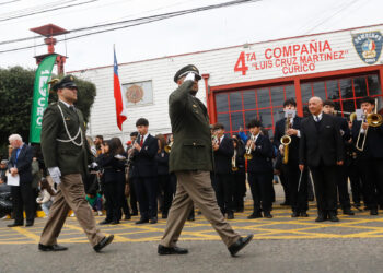 Color y emoción: un desfile en homenaje a los bomberos de Aguas Negras atrae a cientos de asistentes.