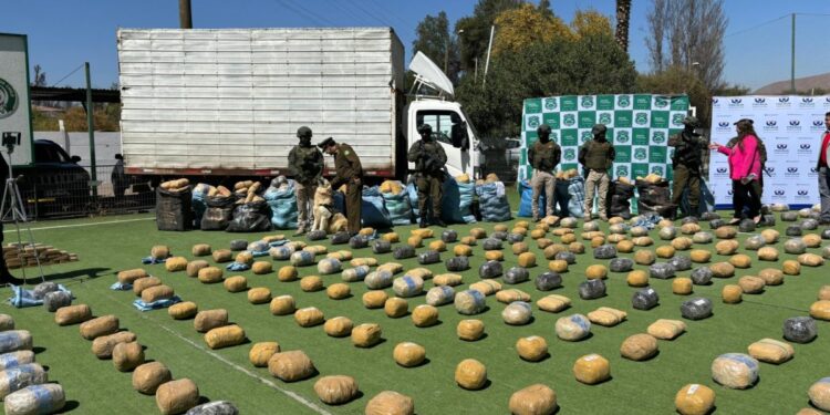 Interceptan cerca de 2 toneladas de drogas en un gran operativo en la región de Atacama.