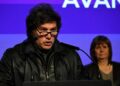 Javier Milei admite su derrota electoral en Buenos Aires, pero sostiene que su gestión «no cambiará, sino que se intensificará».