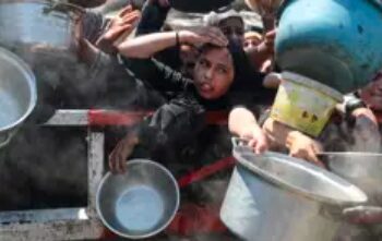 El número de palestinos muertos por hambre en Gaza por la ofensiva israelí asciende a 387.