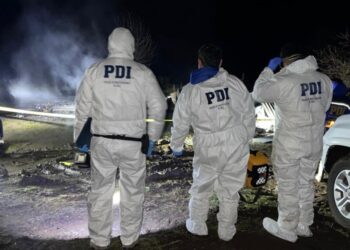 Adulto mayor fallece en un violento incendio que arrasó una casa en Panguipulli.