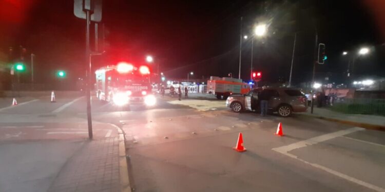 Una persona herida en un choque cerca de la Laguna Esmeralda en Los Ángeles.