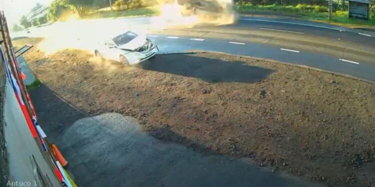 Un video captura la brutal colisión en la ruta Los Ángeles – Quilleco que dejó heridos de gravedad.