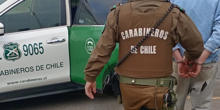 Violento atraco en un conocido restaurante de Los Ángeles: Un delincuente amenazó de muerte a los empleados.