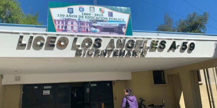 Auxiliar fallece mientras realizaba trabajos eléctricos en un liceo céntrico de Los Ángeles.
