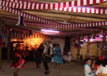 Las olvidadas fondas de Los Ángeles que se llevaban a cabo en Bomberos, el Regimiento y una Parroquia.