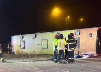 Al menos cuatro pasajeros fallecidos y varios heridos tras el vuelco de un autobús en Copiapó.