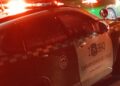 Mujer fue agredida por ladrones mientras su hija observaba durante un asalto en Los Ángeles.