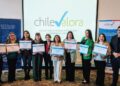 Mujeres de Los Ángeles obtienen certificación en el cuidado de adultos mayores gracias a un significativo proyecto.