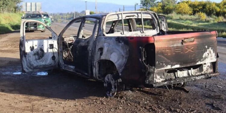 Atentado destruye una camioneta en una de las principales vías de conectividad de Malleco.