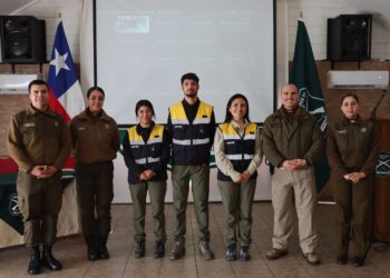 Patrullas forestales del Maule reciben capacitación en tácticas para combatir incendios.