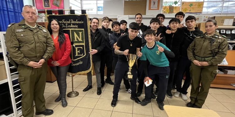Primera Copa Interescolar de Futbolito: el título se lo lleva la Oficina Comunitaria de Carabineros y el Liceo Nacional Bicentenario.