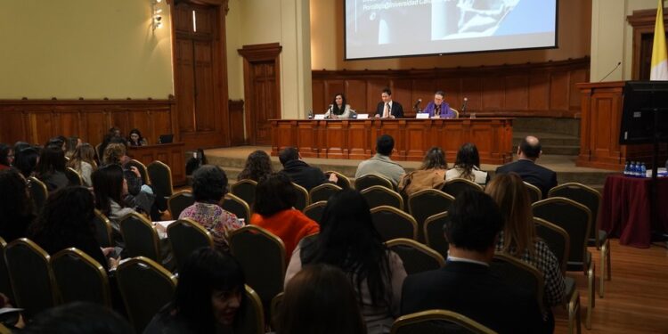 Seminario celebró 20 años de los Tribunales de Familia.