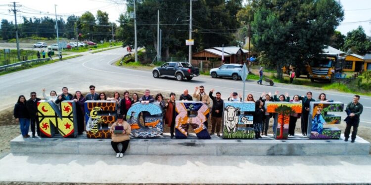 Negrete presenta letras en mosaico que destacan su identidad y ofrecen una nueva bienvenida a la comuna.