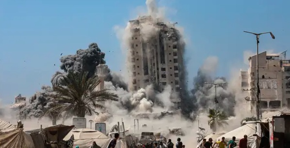 El Ejército de Israel destruyó otro edificio residencial en un bombardeo en la ciudad de Gaza.