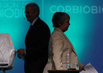 Encuesta Panel Ciudadano: Kast y Jara empatan en el primer lugar con un 25% de intención de voto.