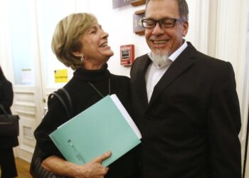 Lagos Weber solicita a Evelyn Matthei que suavice sus críticas sobre el Presupuesto 2025.