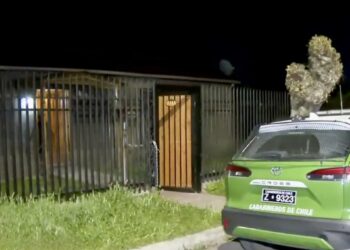 Exjuez sufrió un violento asalto en su hogar en La Pintana: su esposa de 81 años fue agredida y su hijo recibió golpes con un fierro.