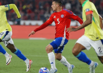 Llegan los reemplazos: Chile la rompe con su nueva alineación para medirse ante Brasil.