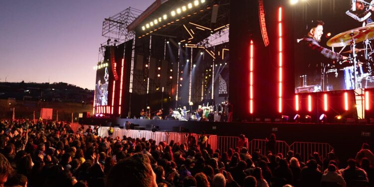La fiesta de La Pampilla en Coquimbo se despide con un gran éxito en su versión 2025, convocando a más de 700 mil asistentes.