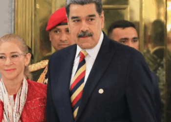 Maduro denuncia la presencia militar de EE. UU. y apunta a una ‘amenaza sin precedentes’ para Venezuela.