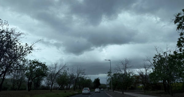 Viento y lluvia llegan a Colina: entérate del pronóstico para este viernes.