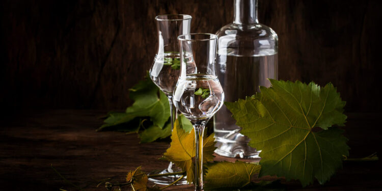 Pisco Bou Legado se lleva el Doble Oro y es nombrada “Destilería del Año” en Asia.