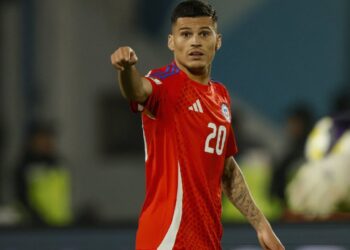 Lucas Cepeda se muestra optimista respecto al futuro de la Roja: «Debemos elevar la bandera de Chile nuevamente en lo más alto»