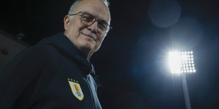 Bielsa realiza un análisis optimista sobre el futuro de la Roja: «Hay alrededor de 12 jugadores con gran proyección».