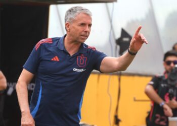 Gustavo Álvarez dejó claro su postura sobre el posible interés de la selección de Perú: «Estoy 100% centrado en la U».