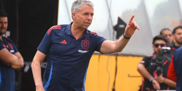 Gustavo Álvarez dejó claro su postura sobre el posible interés de la selección de Perú: «Estoy 100% centrado en la U».
