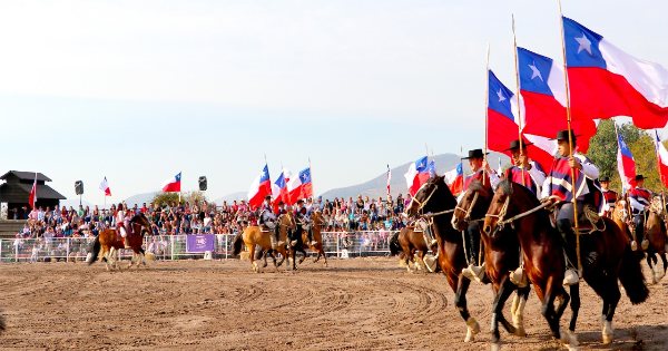 Este viernes, ¡no te pierdas el espectáculo ecuestre gratuito de Palmas de Peñaflor en Colina!