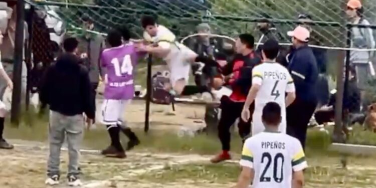 De la cancha a la Fiscalía: se denunciaron de oficio peleas violentas en partidos de fútbol amateur en Villa Alemana y Olmué.