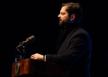 [VIDEO] Boric alerta sobre los peligros para la democracia: “Ahora ya no necesitan bombardear el Palacio de La Moneda”