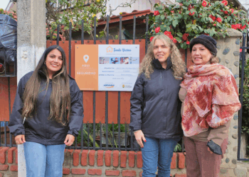 Reescribe el titular sin cambiar el sentido y elimina el nombre del sitio Agrosuper apoya el desarrollo de 21 iniciativas de seguridad comunitaria mediante su programa “Fondo Vecino”.