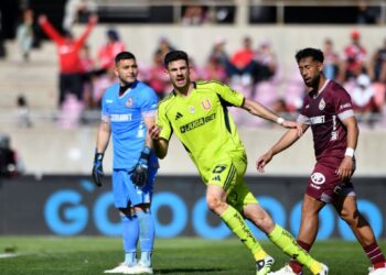 El experimento de Álvarez no tuvo éxito y la U lamentó el empate contra La Serena.