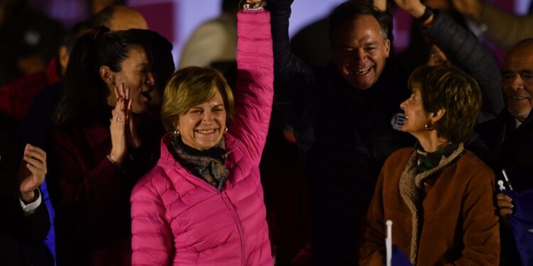 Encuesta Criteria: Kast disminuye, Matthei avanza tres puntos y Jara se mantiene en la primera posición.