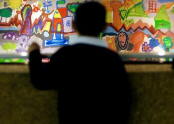 Invitan a quienes estuvieron en el Sename o en sistemas de cuidado entre 1979 y 2021 a compartir sus testimonios con la Comisión de Verdad y Niñez.