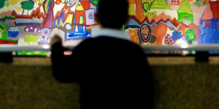 Invitan a quienes estuvieron en el Sename o en sistemas de cuidado entre 1979 y 2021 a compartir sus testimonios con la Comisión de Verdad y Niñez.