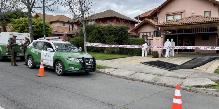 Agresión violenta en Peñalolén: Delincuentes atacaron al propietario y sustrajeron su vehículo.