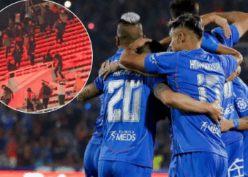 La U avanza en la Sudamericana, pero le llueven sanciones de la CONMEBOL.