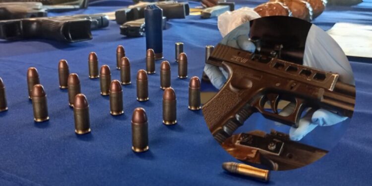 Operativo en Mulchén y Negrete deja viviendas allanadas y arrestos: se confiscaron diversas armas y también drogas.