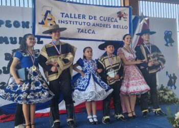 Los estudiantes Juan Machuca y Emilia Moyano serán los representantes de Talca en el regional de cueca.