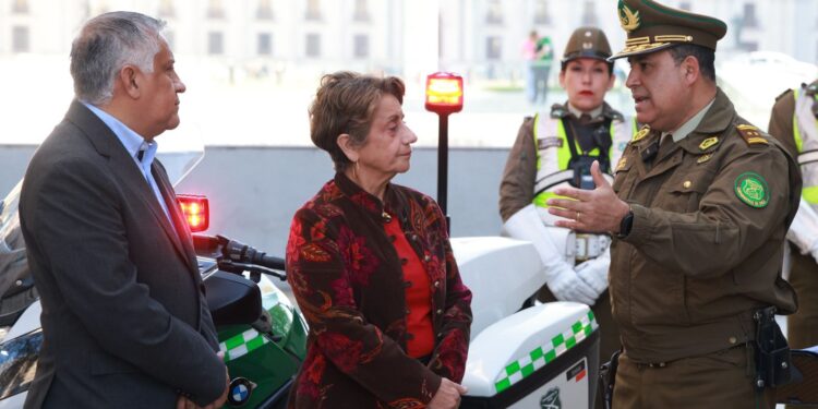 Ministra Jessica López comunica que 864 mil autos han dejado Santiago por las Fiestas Patrias XL.