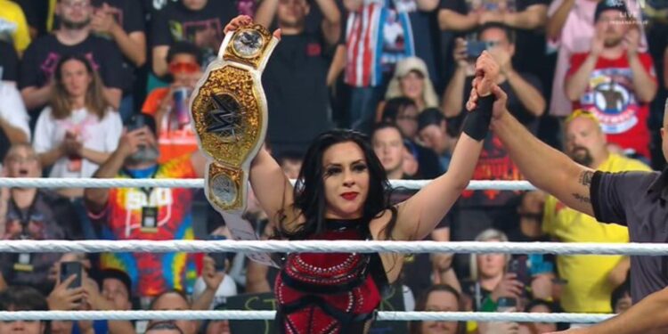 Stephanie Vaquer hace historia al convertirse en la primera chilena campeona mundial femenina de WWE.