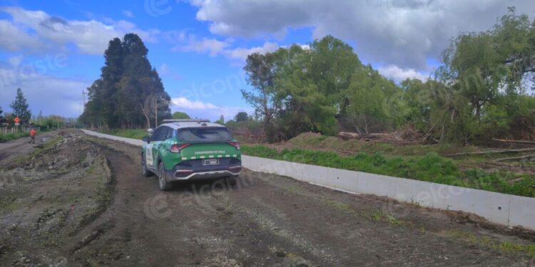 Hallan el cuerpo sin vida de un adulto mayor en una zanja en una zona rural de Los Ángeles.