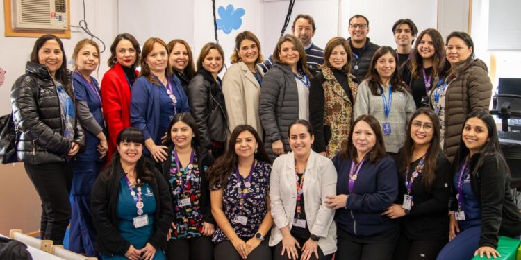 Equipo de Salud de Rengo visita sala de neurodiversidad en Quilicura.