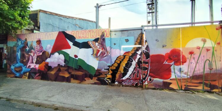 Valparaíso levanta mural en apoyo al pueblo palestino